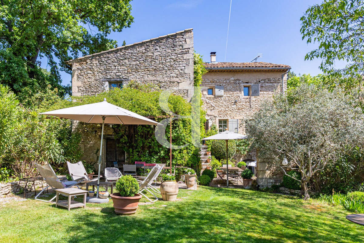 Maison à GORDES