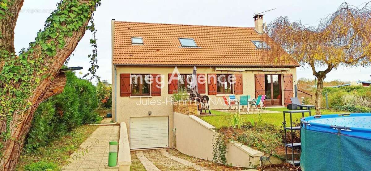 Maison à FERRIERES-EN-GATINAIS