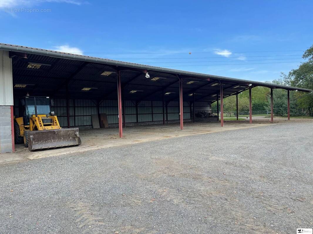 Parking à MARTRES-TOLOSANE