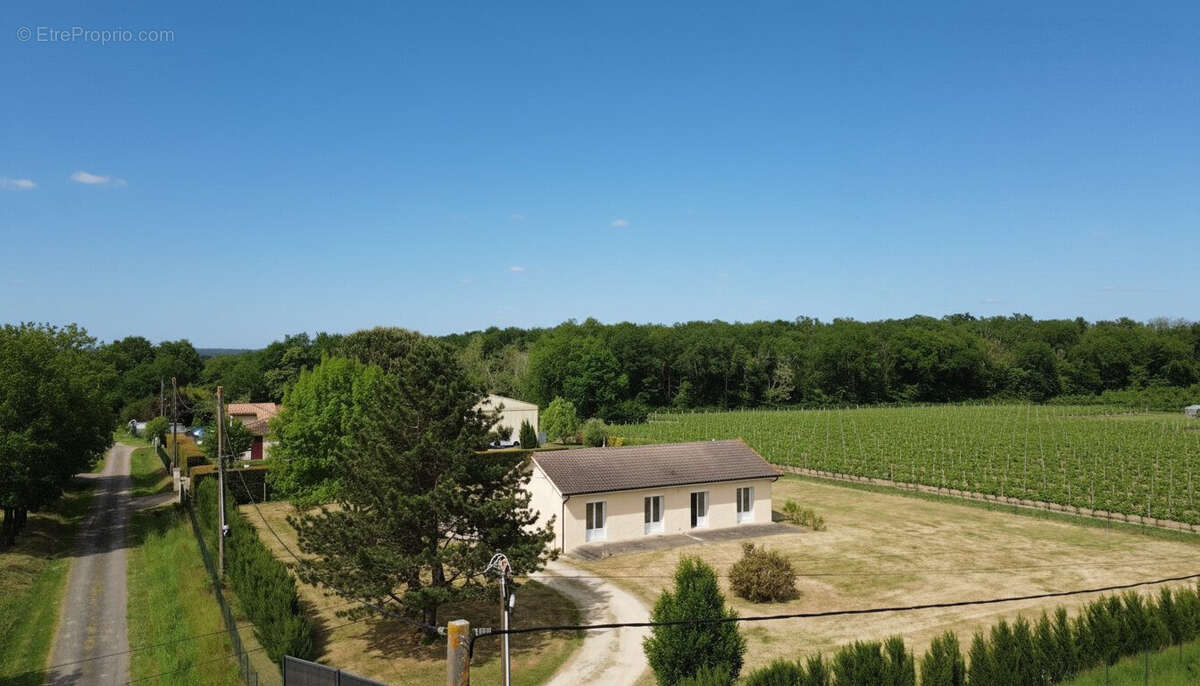 terrain  2830m2 - Maison à SAINT-LAURENT-DES-VIGNES