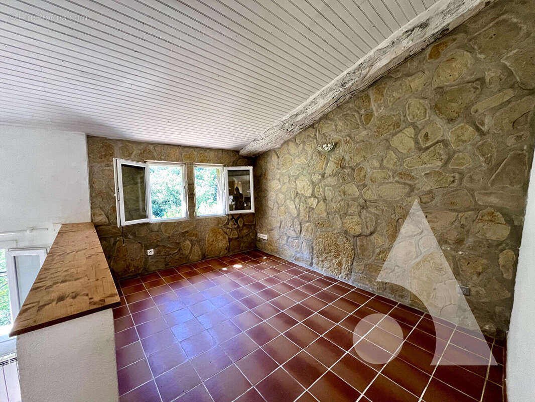 Appartement à ENTRECASTEAUX
