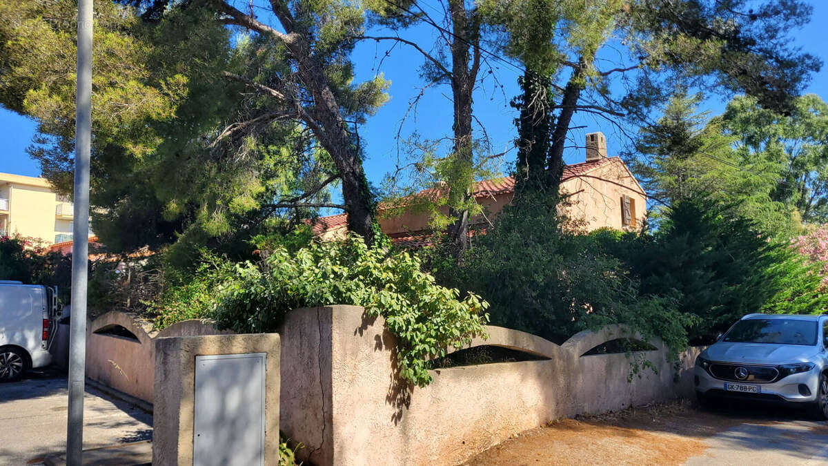 A VENDRE La Seyne Sur Mer Fabregas, VILLA  4 pièce(s) 111.5m2 de plain pied  AVEC GARAGE ET JARDIN - photo 6