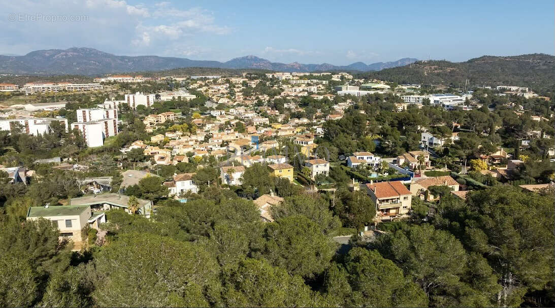 St raphael terrain 805m2 pour un projet villa 216m2 sp - photo 2