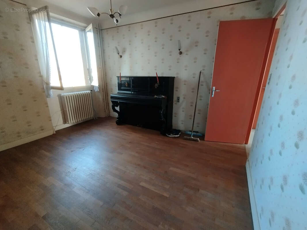 Maison à IS-EN-BASSIGNY