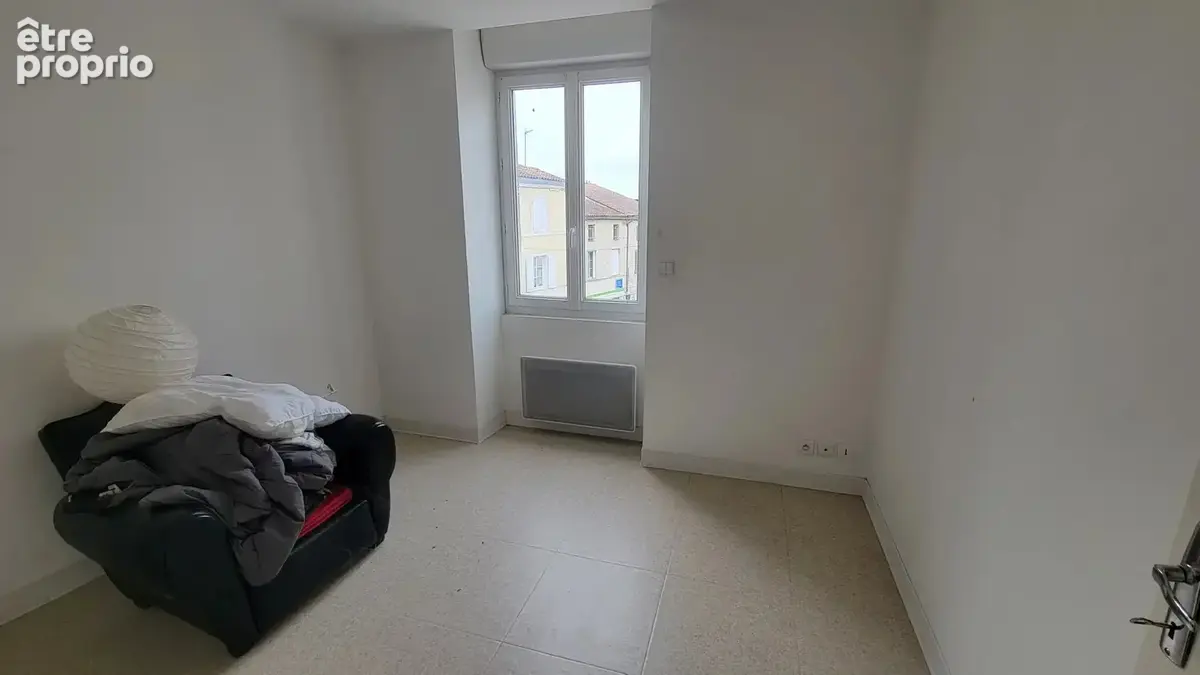 Idéal investissement locatif - Ensemble de deux studios et un appartement meublés avec trois caves dans immeuble en copropriété - photo 6