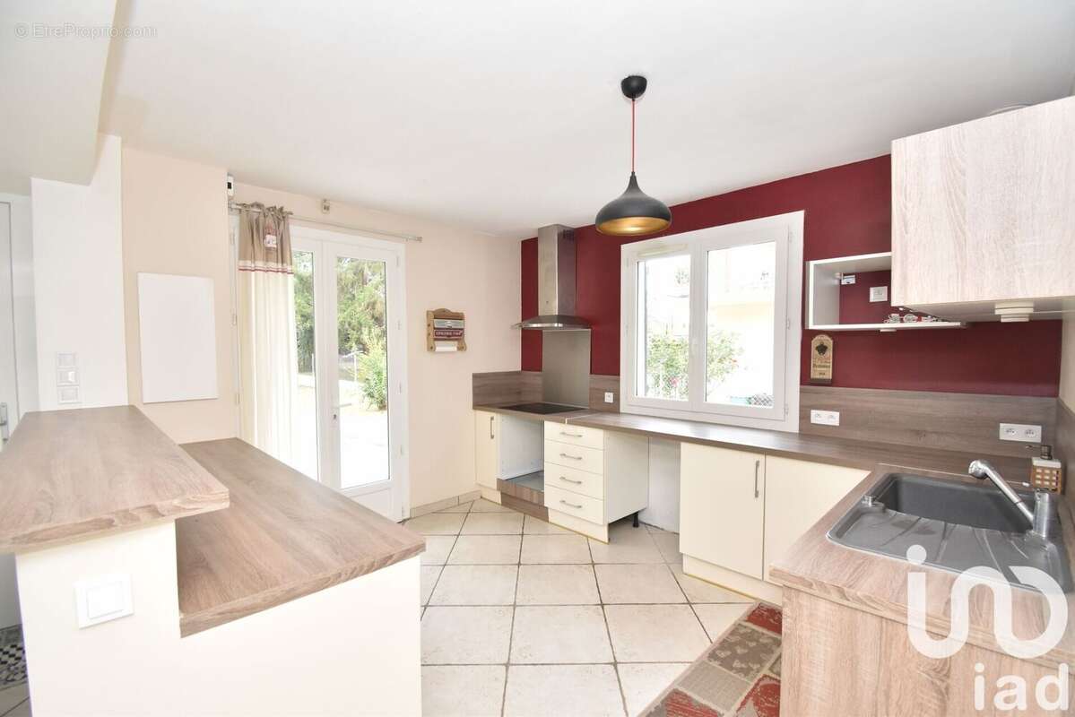 Photo 3 - Maison à PINS-JUSTARET