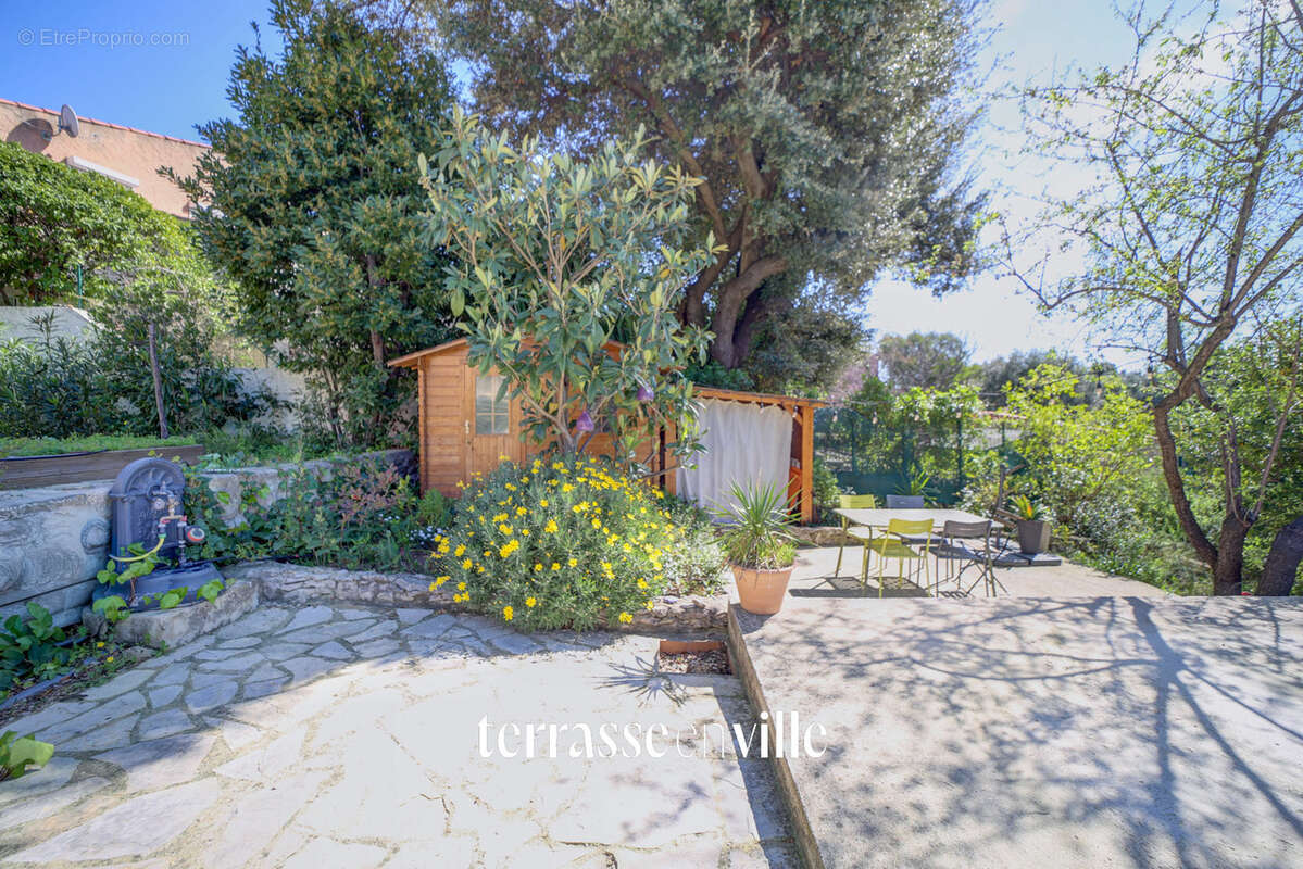 Appartement à CEYRESTE