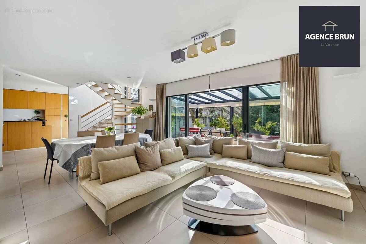 Maison à SAINT-MAUR-DES-FOSSES