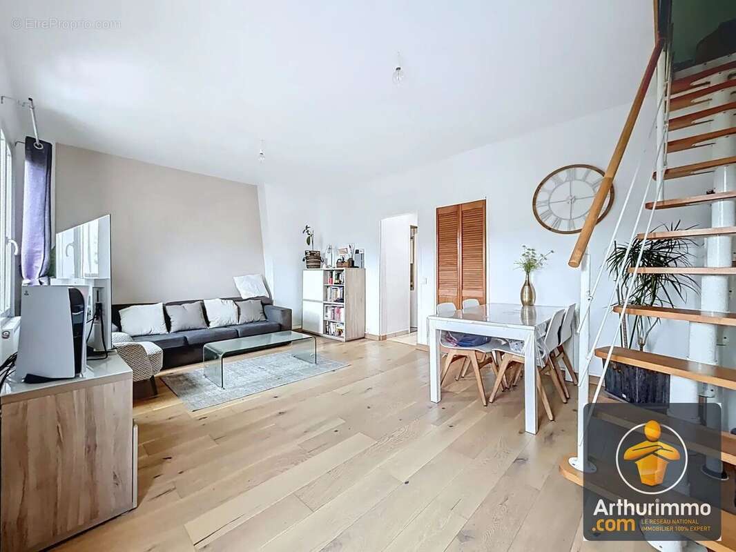 Appartement à CHARENTON-LE-PONT