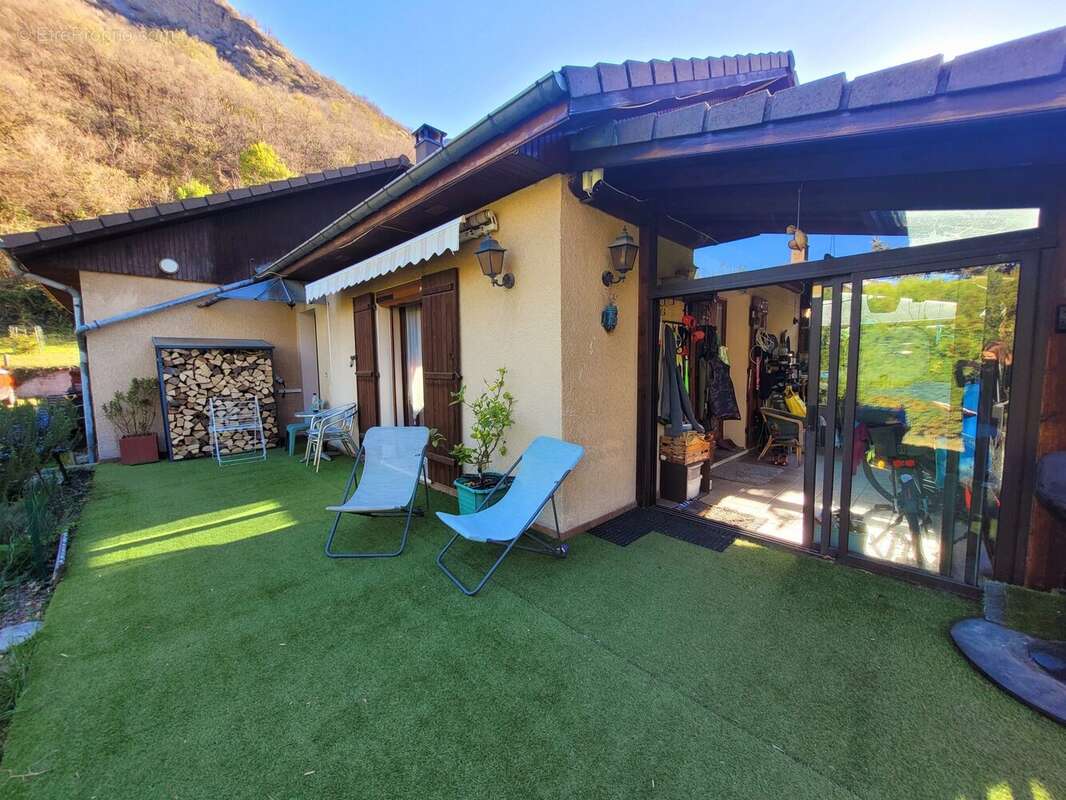 Maison à SAINT-JULIEN-MONT-DENIS