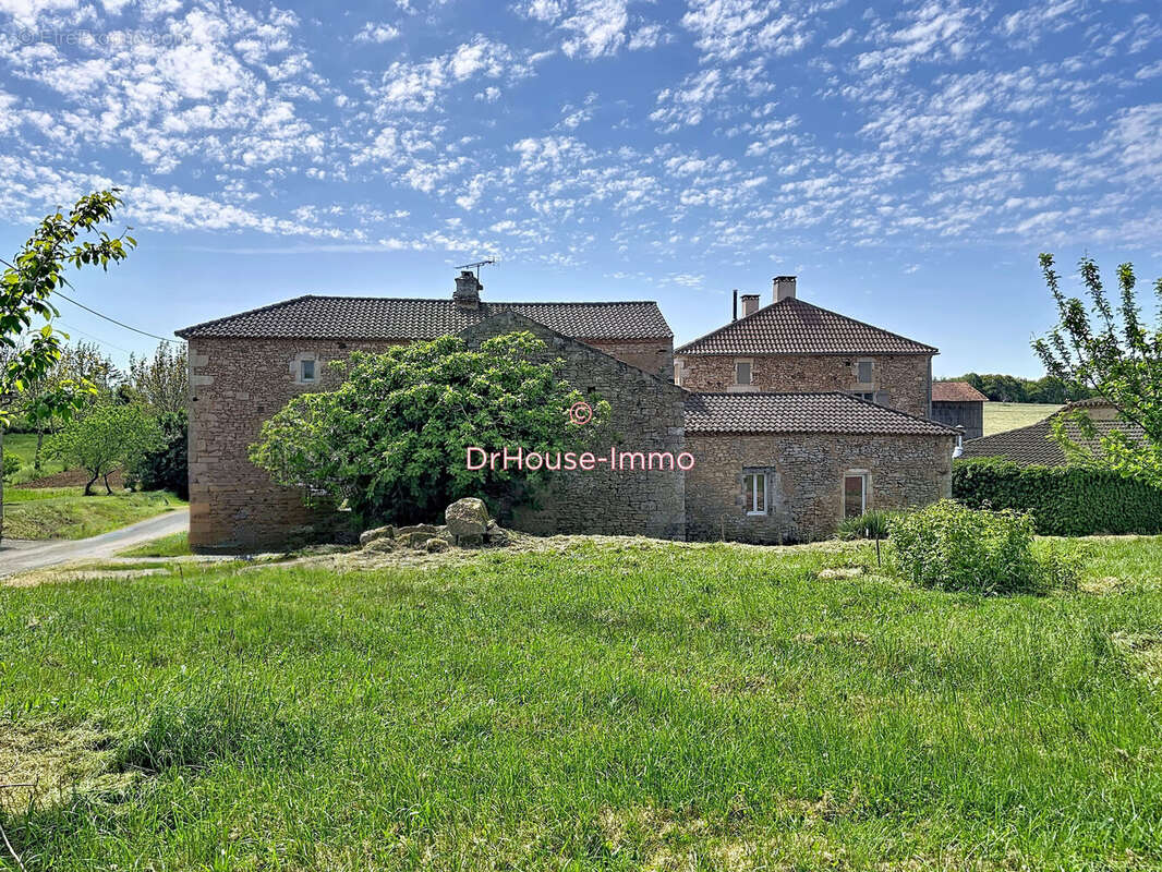 Maison à SAINT-FRONT-SUR-LEMANCE