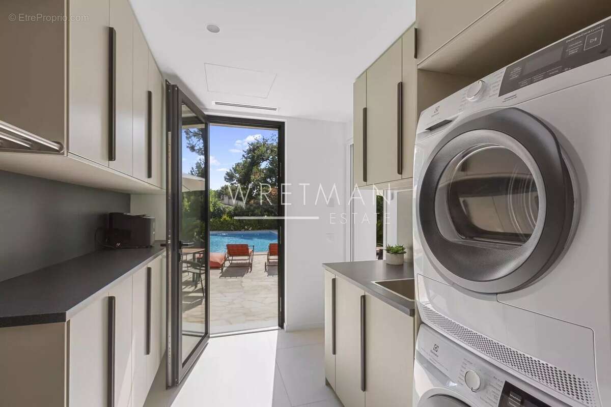 Maison à ROQUEFORT-LES-PINS