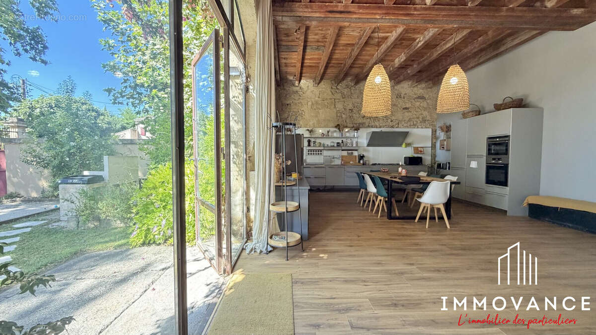 Maison 335 m² à Aimargues  - photo 8
