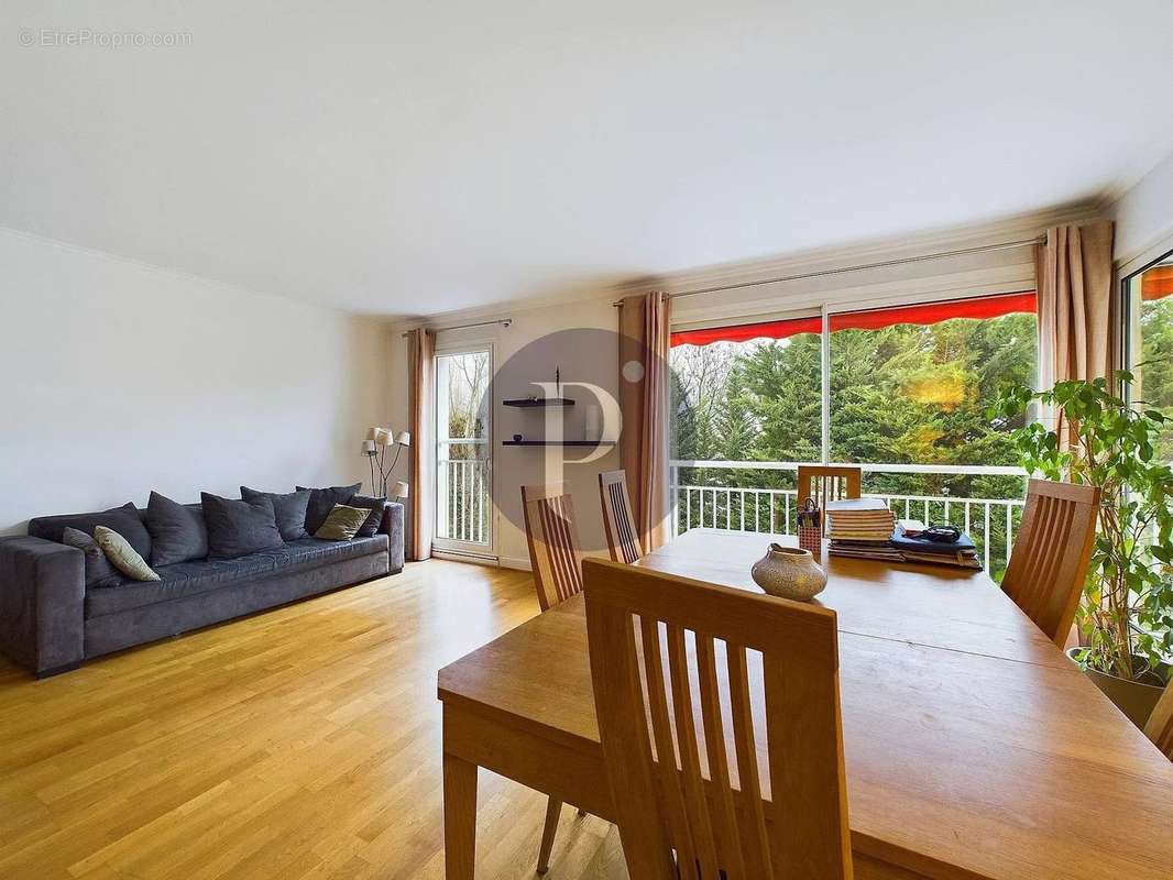 Appartement à FRESNES