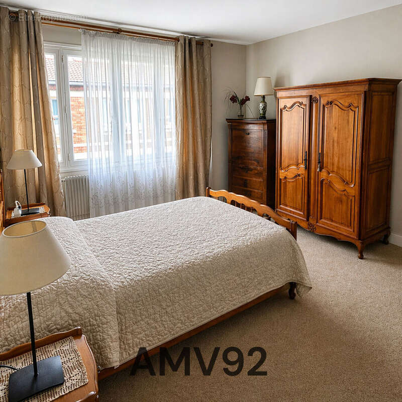 Appartement à LA GARENNE-COLOMBES