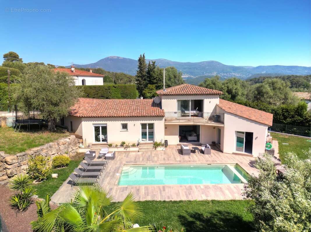 Maison à ROQUEFORT-LES-PINS