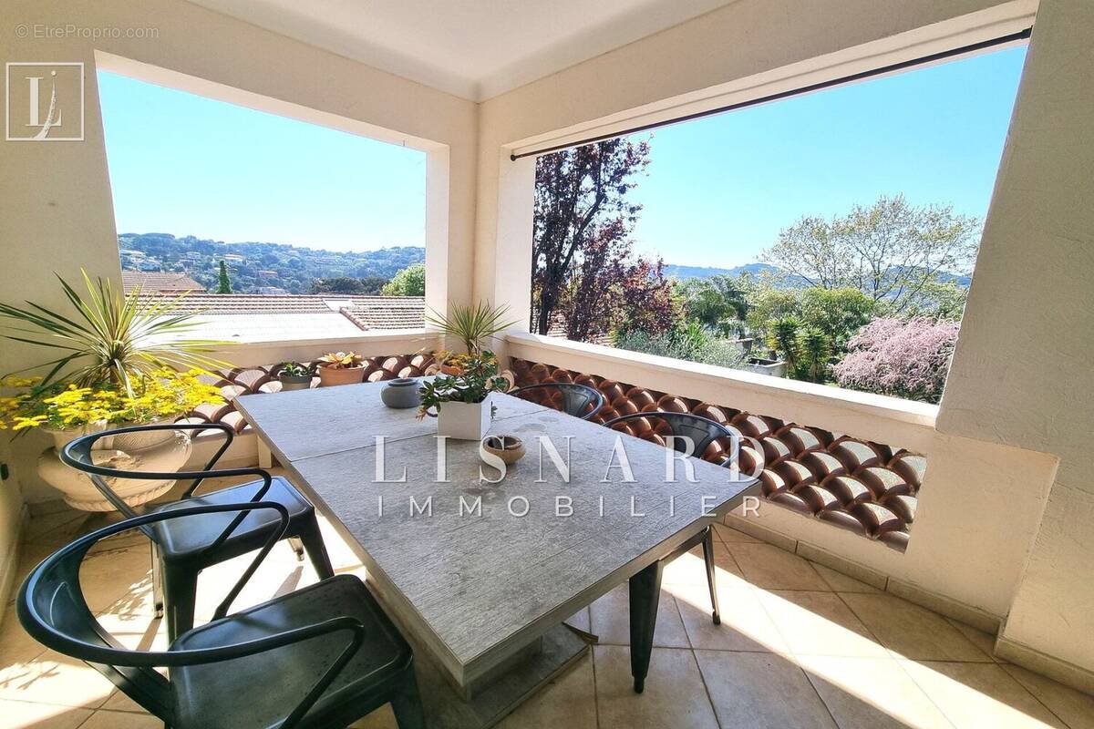 Appartement à VALLAURIS