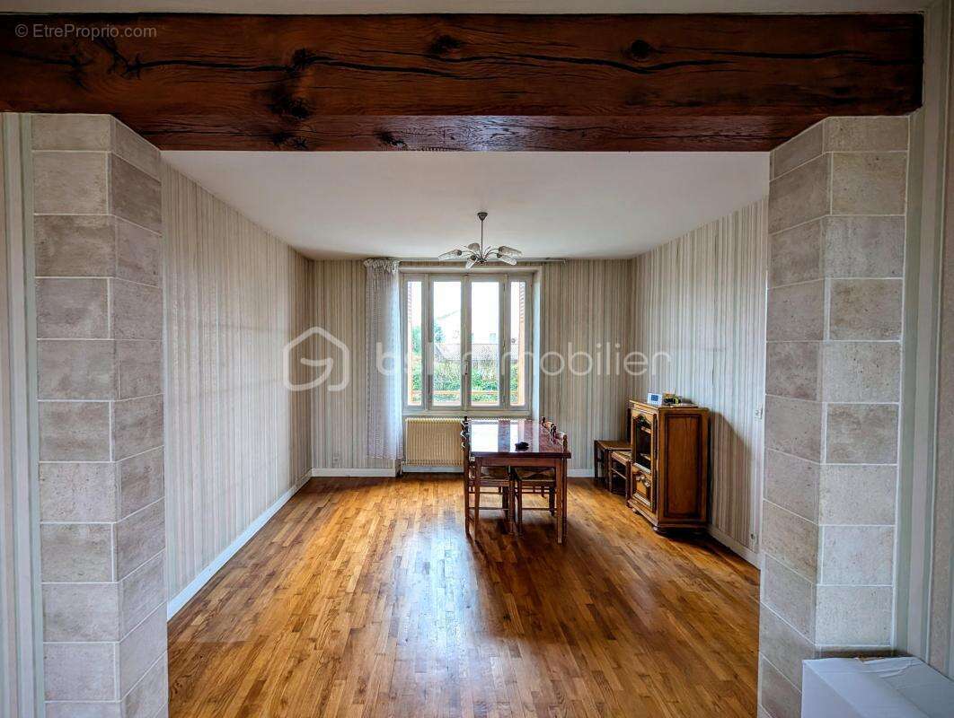 Maison à SAINT-PIERRE-LES-NEMOURS