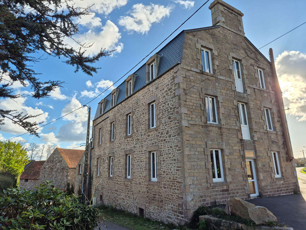 Maison à COSQUEVILLE