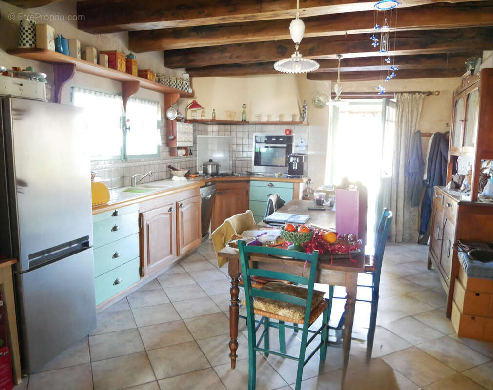 Authentique maison de caractère avec dépendances, cour en pierre et vue sur les vignobles de Saint-Émilion - photo 7