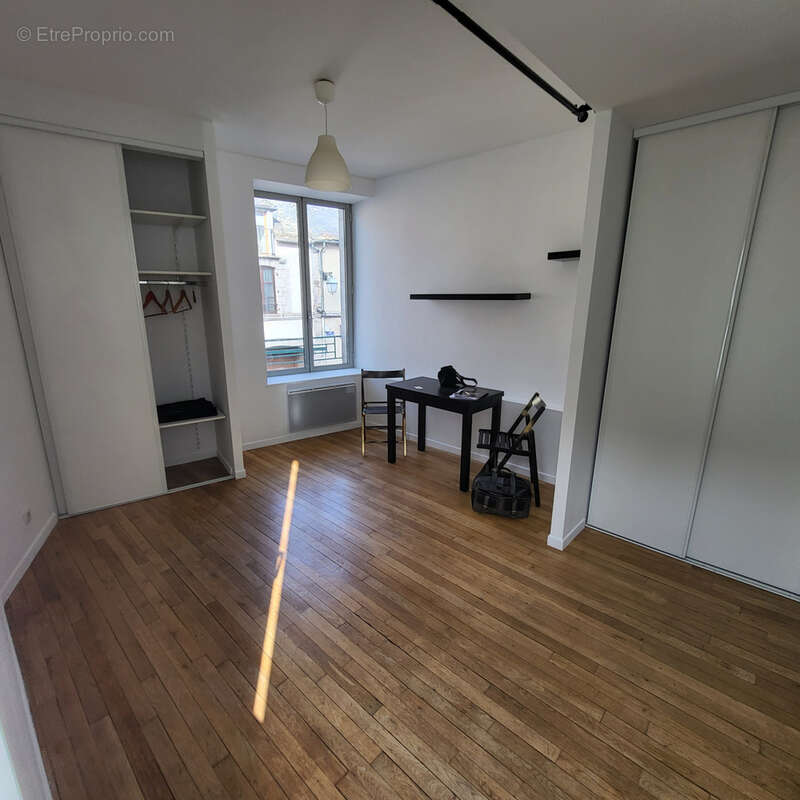 Appartement à RIOM-ES-MONTAGNES