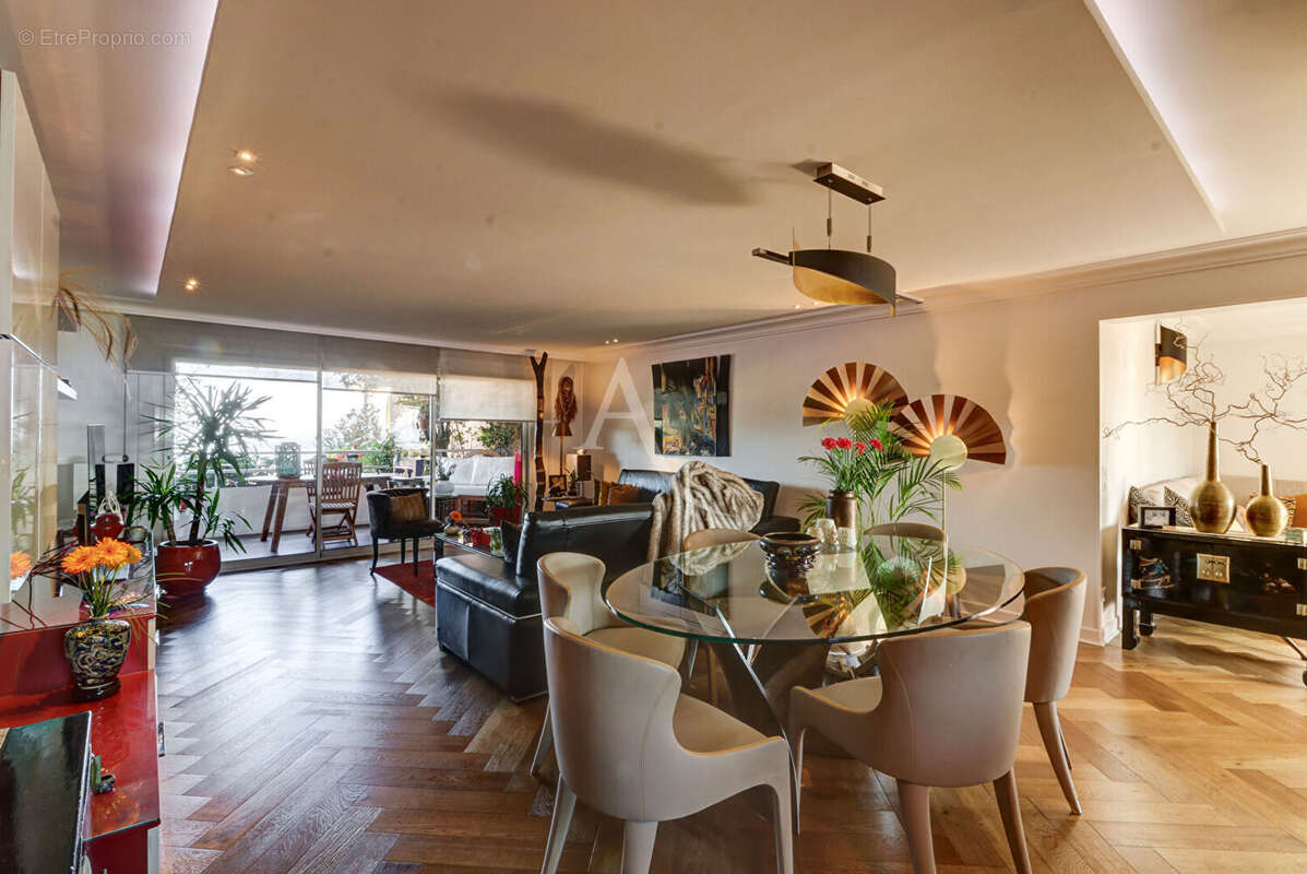 Appartement à MANDELIEU-LA-NAPOULE