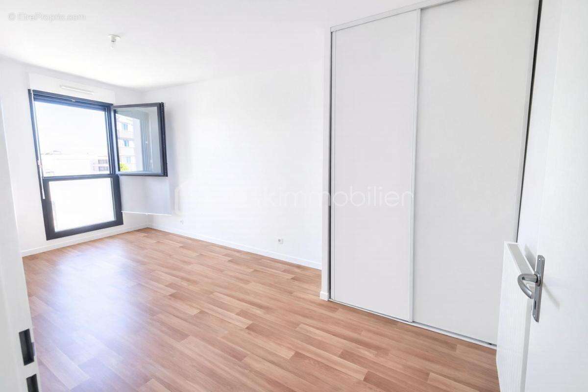 Secteur Résidentiel Ligne 7 Fort d'Aubervilliers , dans un immeuble de 2016  : Un appartement  de 5 pièces en parfait état avec  - photo 10