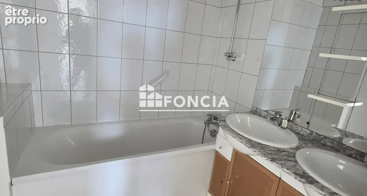 Valensole, très bel et spacieux appartement T3 de 70 m2 entièrement refait à neuf - photo 7