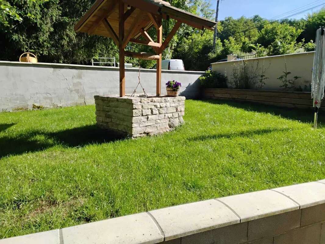 Appartement à SALLES-COURBATIES