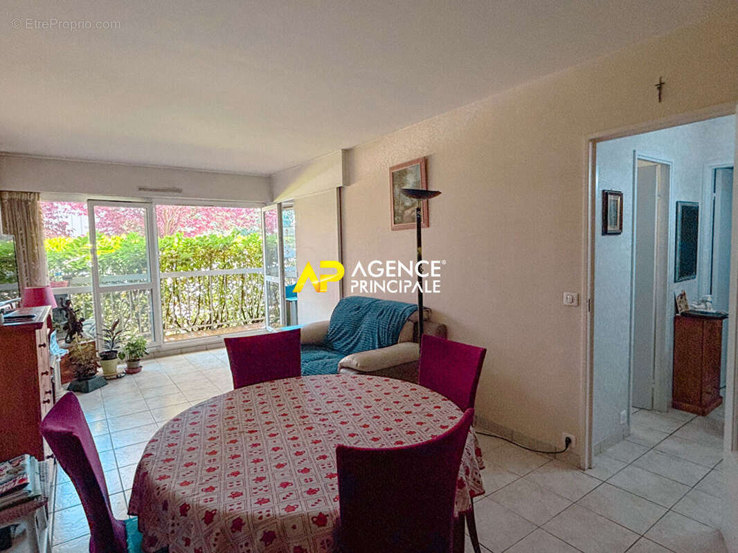 Appartement à SARTROUVILLE