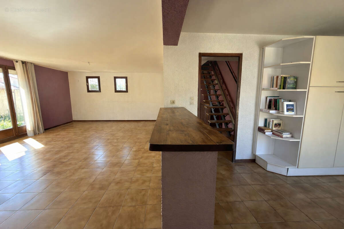 Maison à SAINT-LAURENT-DE-LA-SALANQUE