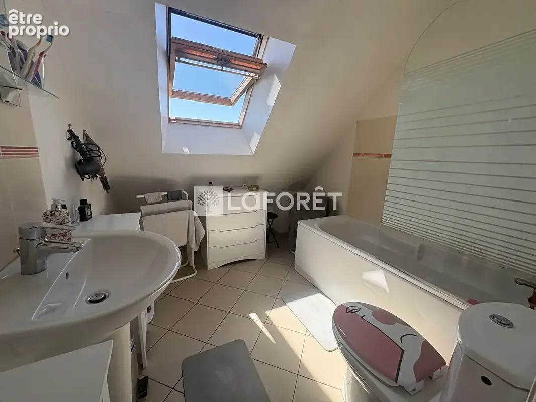 Immeuble de rapport Crosville La Vieille 2 pièce(s) 180 m2 - photo 9