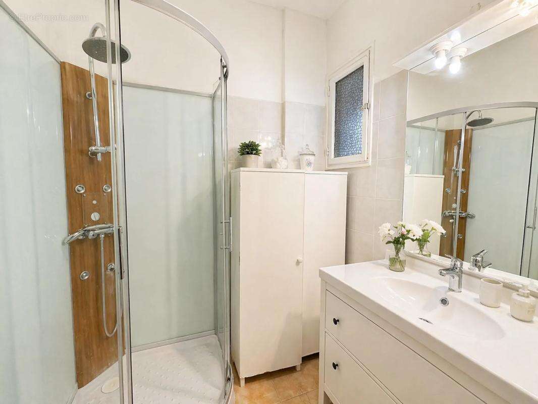 Appartement à MARSEILLE-4E
