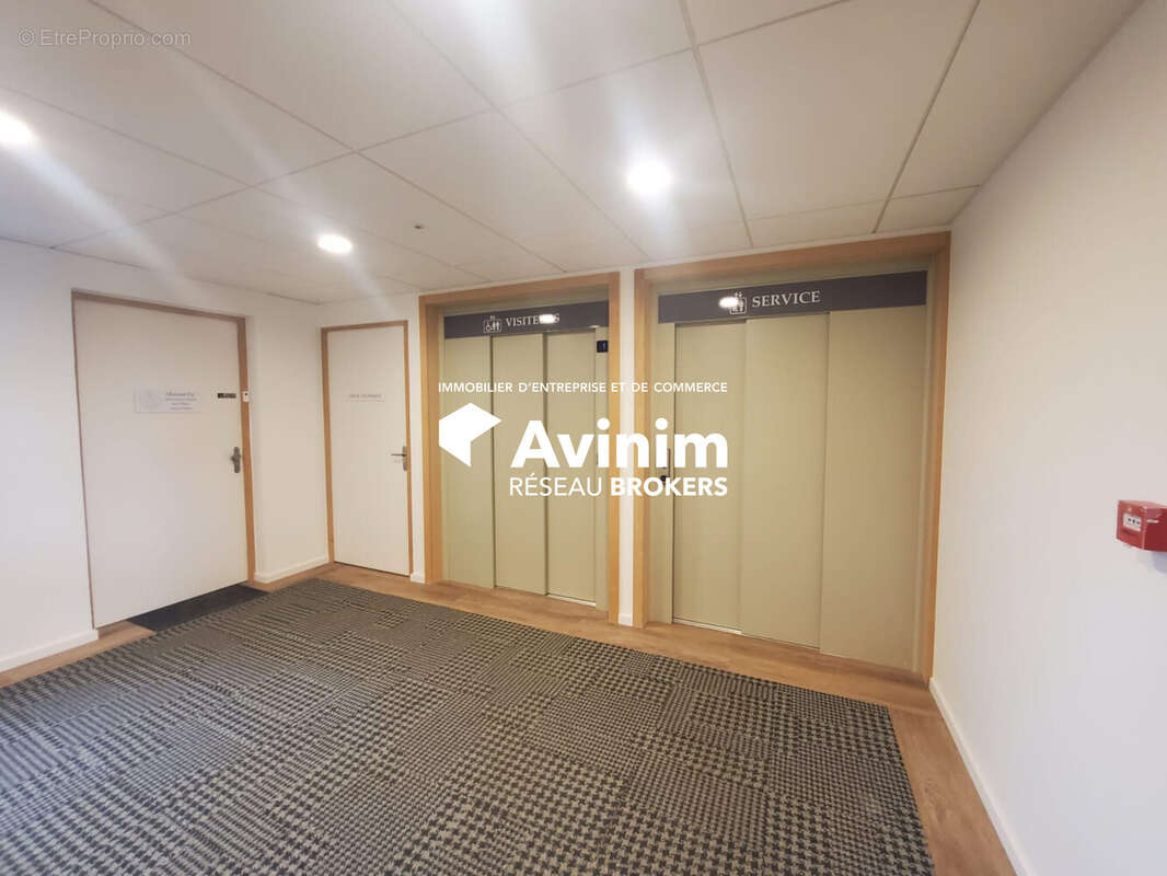 Commerce 133 m² à Allonzier-La-Caille  - photo 4