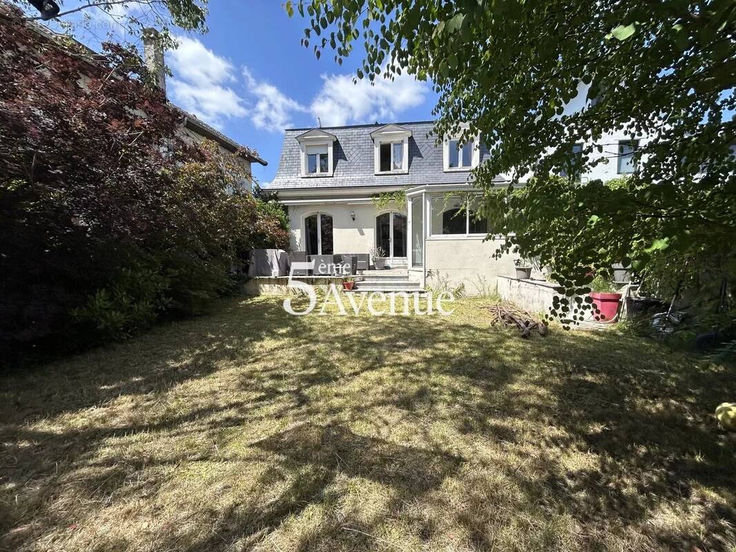 Maison à SAINT-MAUR-DES-FOSSES