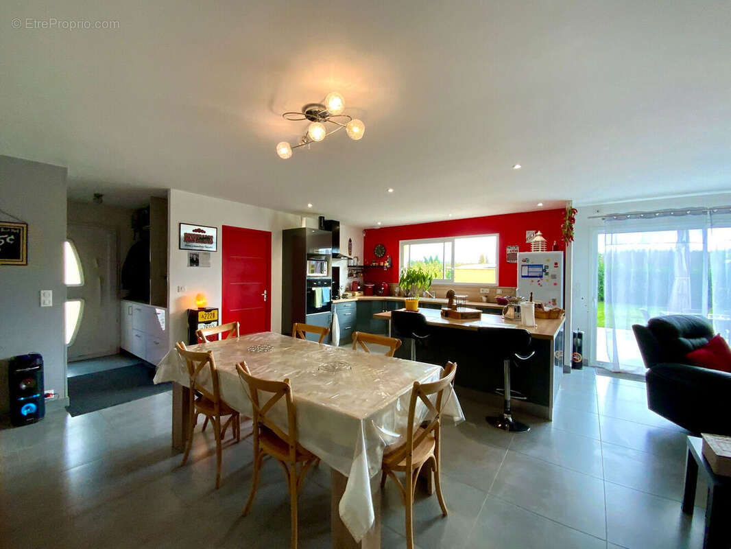 Maison à BARBEZIEUX-SAINT-HILAIRE