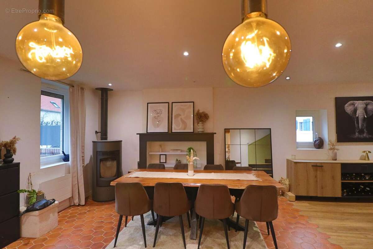 Maison à POUILLY-SUR-SAONE