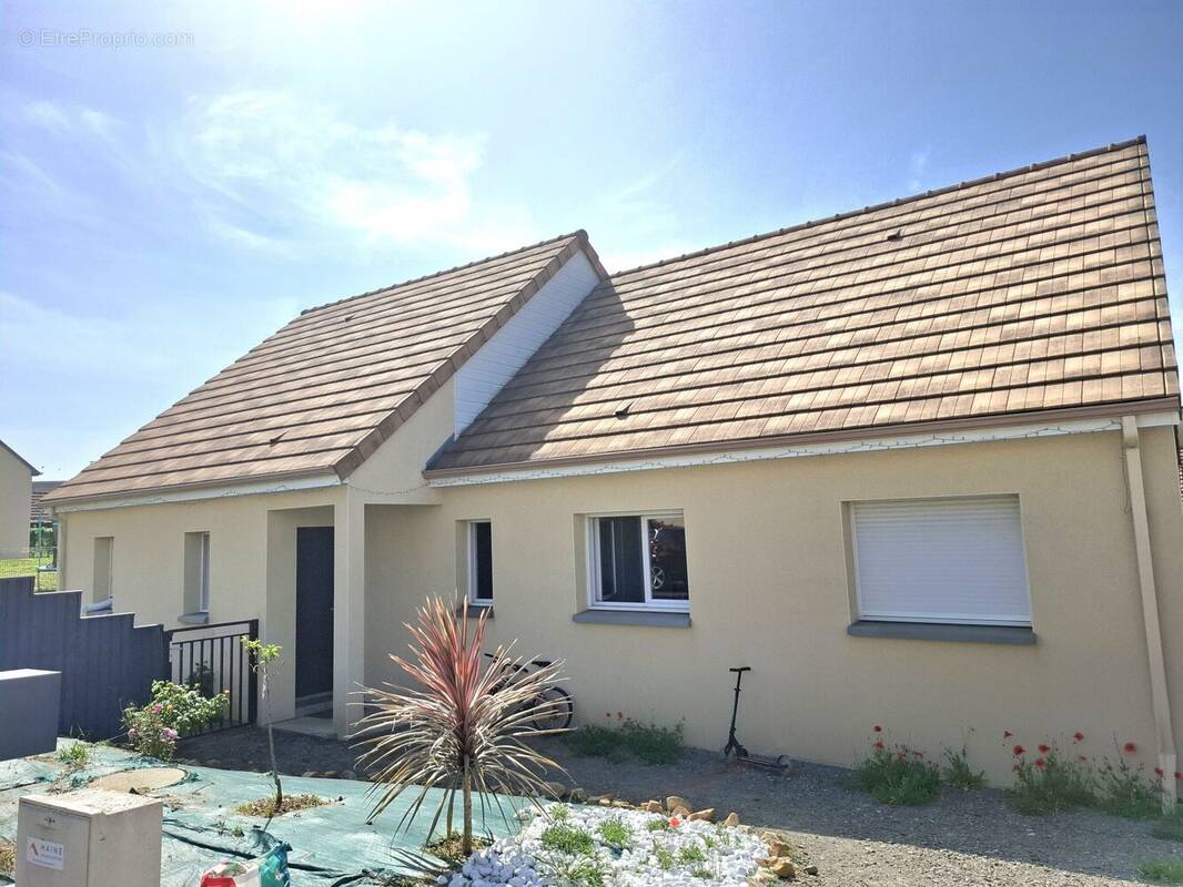 Maison à CONLIE