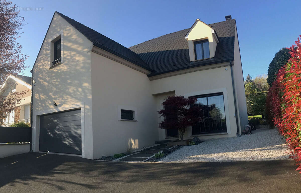 Vauhallan - Maison de 3 chambres + bureau avec terrasse et jardin - photo 3