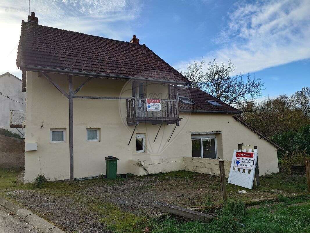 Maison à LUZY
