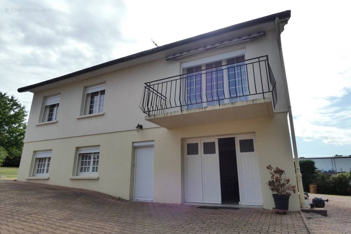 Maison à SAINT-SYMPHORIEN-DE-MARMAGNE
