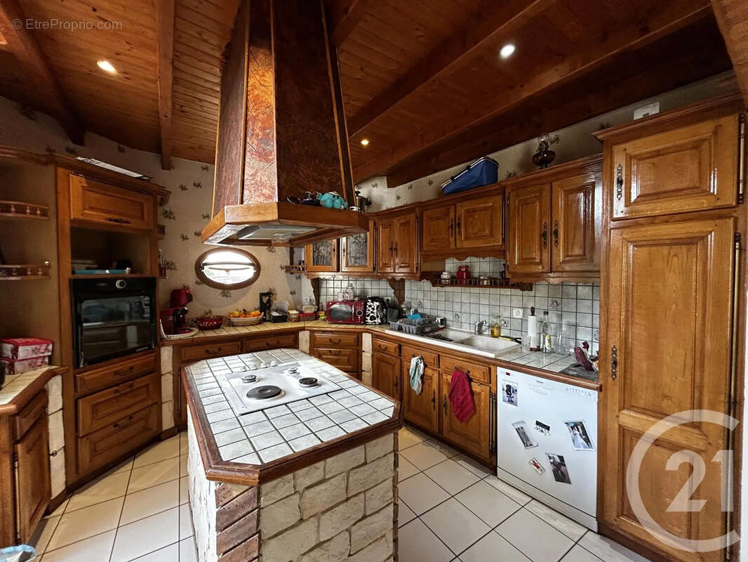 Maison à LA ROCHE-CHALAIS