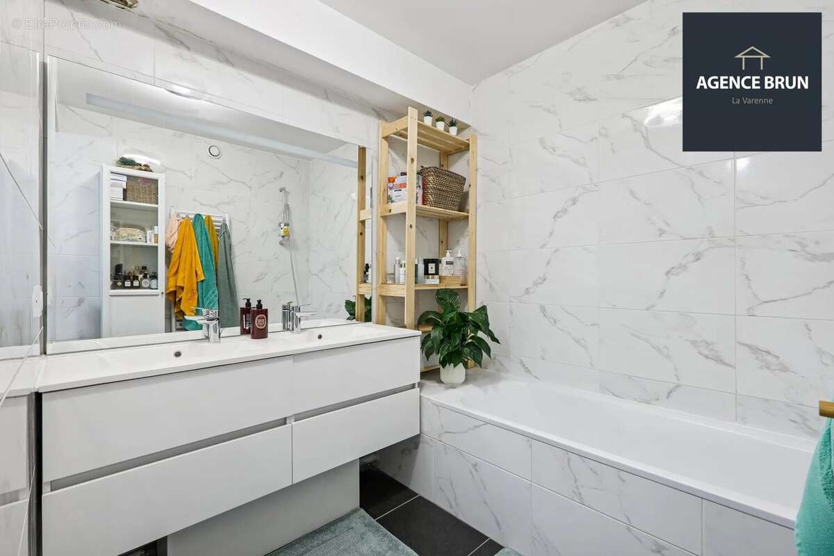 Appartement à SAINT-MAUR-DES-FOSSES