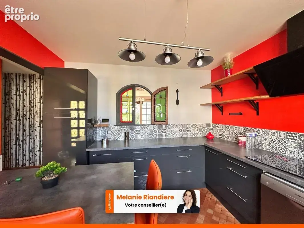 Maison 6 pièces 4 chambres de 115 m² – Dépendances – Terrain 818 m² – Calme et proche centre - photo 2