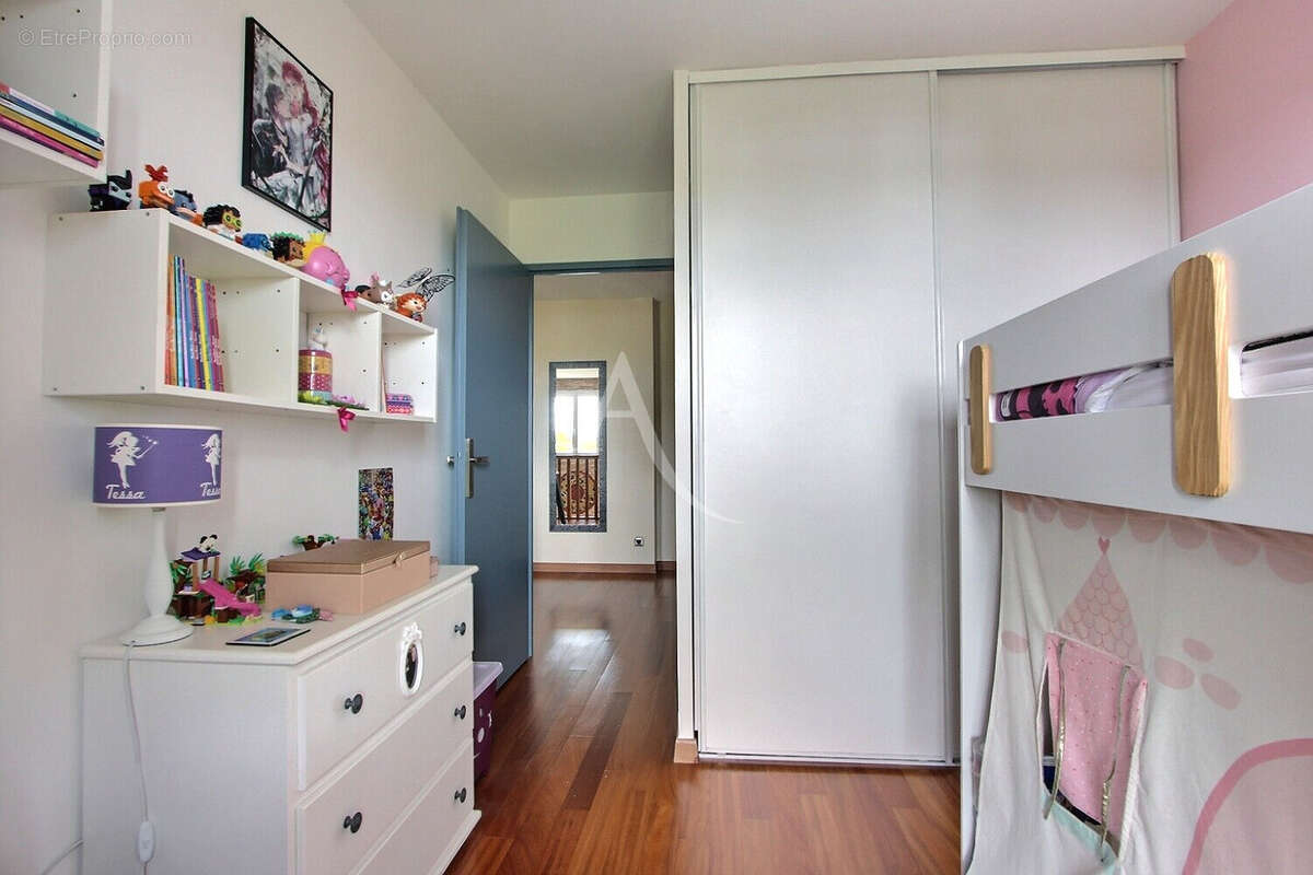 Appartement à VILLENEUVE-LA-GARENNE