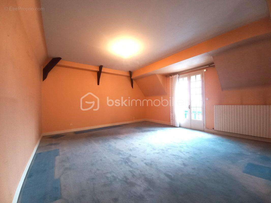 Maison traditionnelle spacieuse sur 2271 m² de terrain à Lourdes : votre havre de paix à découvrir ! - photo 16
