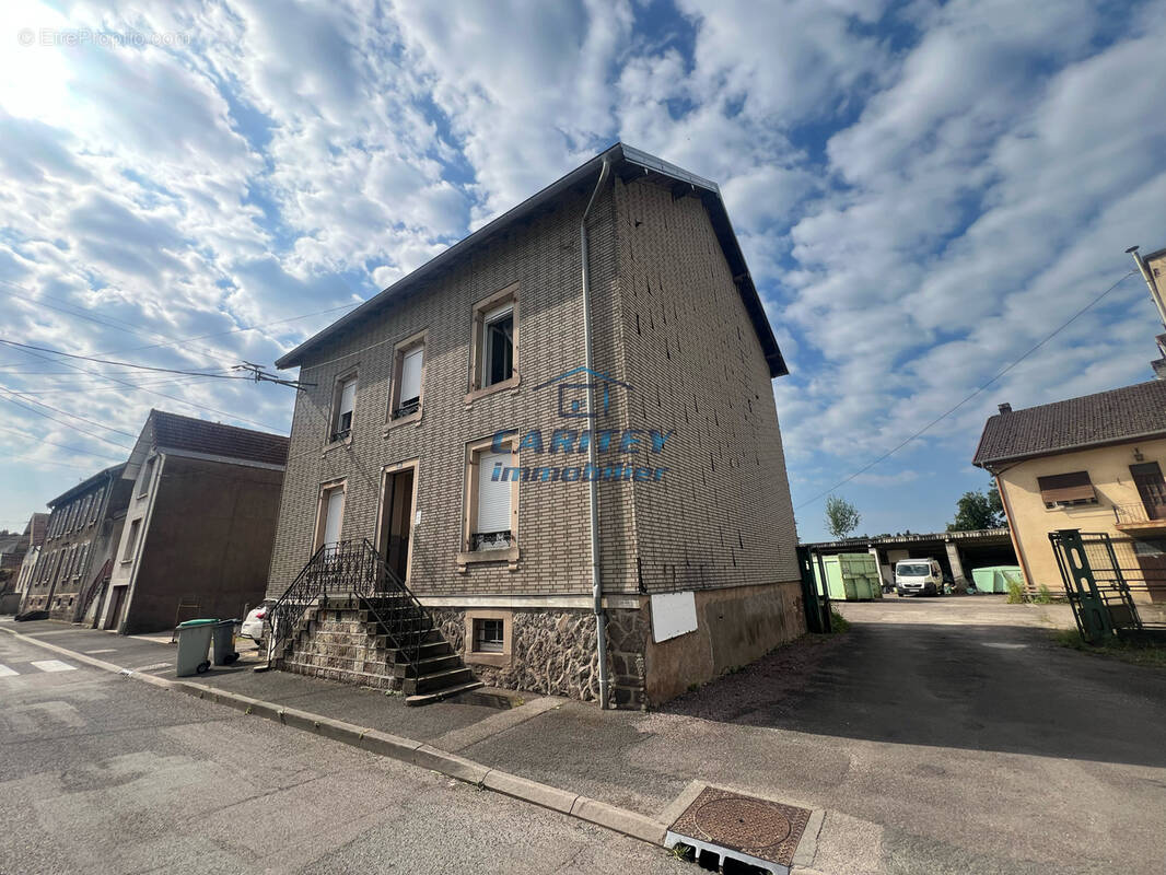 Immeuble de rapport - centre ville de LURE (70200) - photo 8