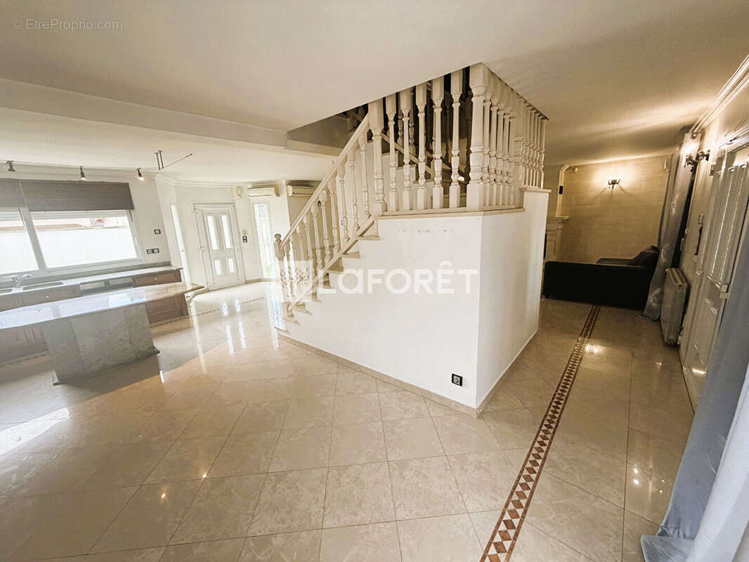 Maison à LES PAVILLONS-SOUS-BOIS