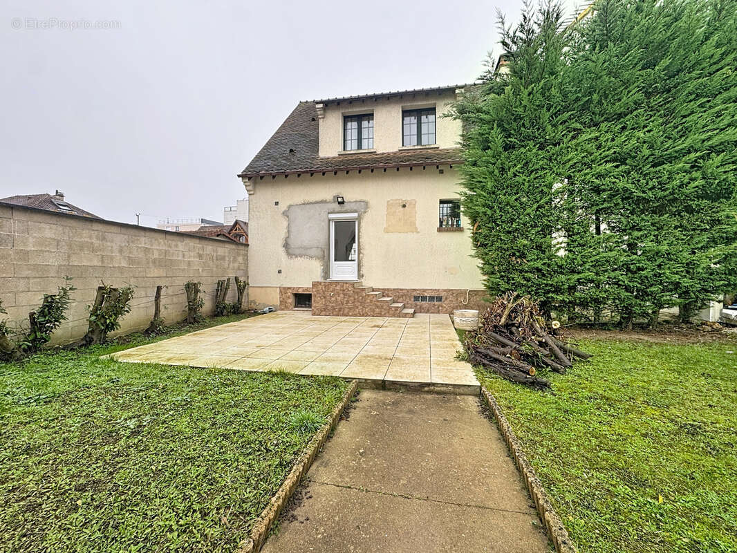 Maison à PARAY-VIEILLE-POSTE