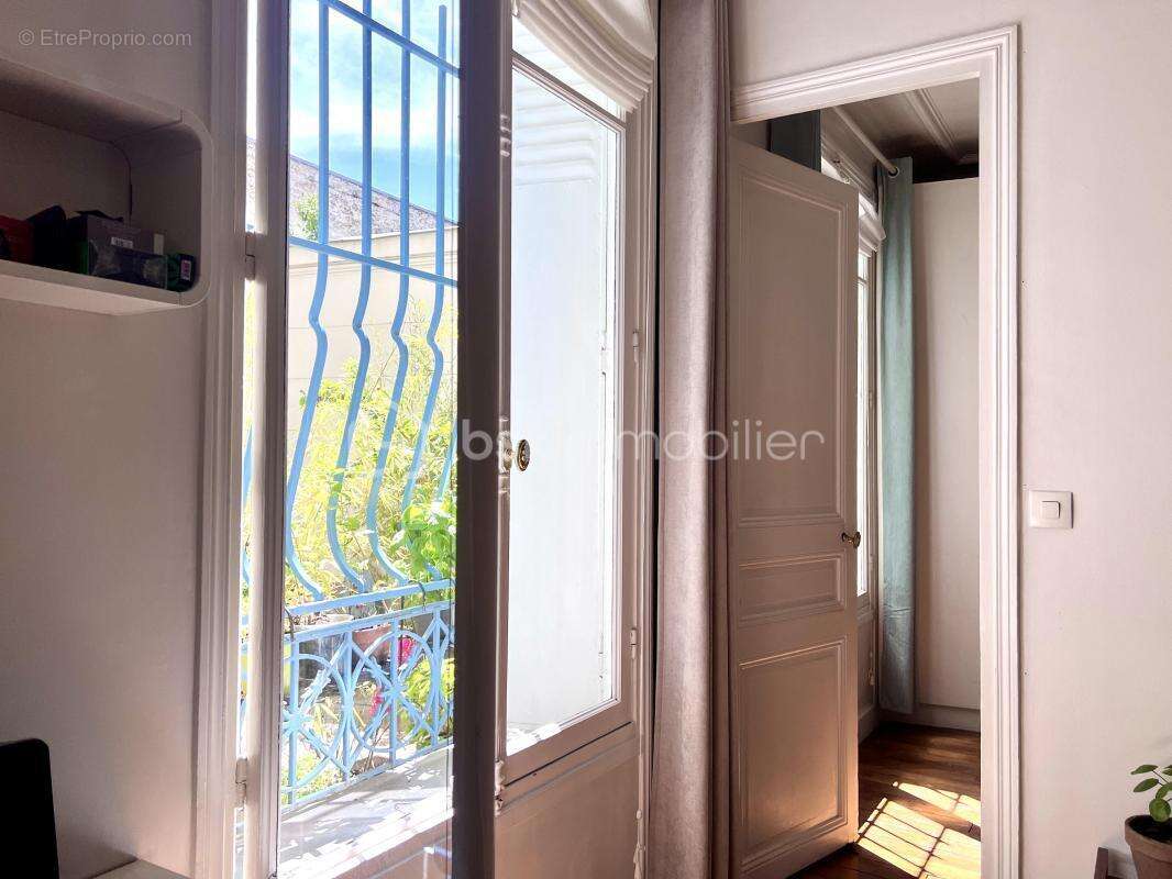 PARIS 18ᵉ – RUE CAVALLOTTI 2 pièces de 37,07 m² – Calme absolu – Charme de l'ancien – Belle hauteur sous plafond - photo 9